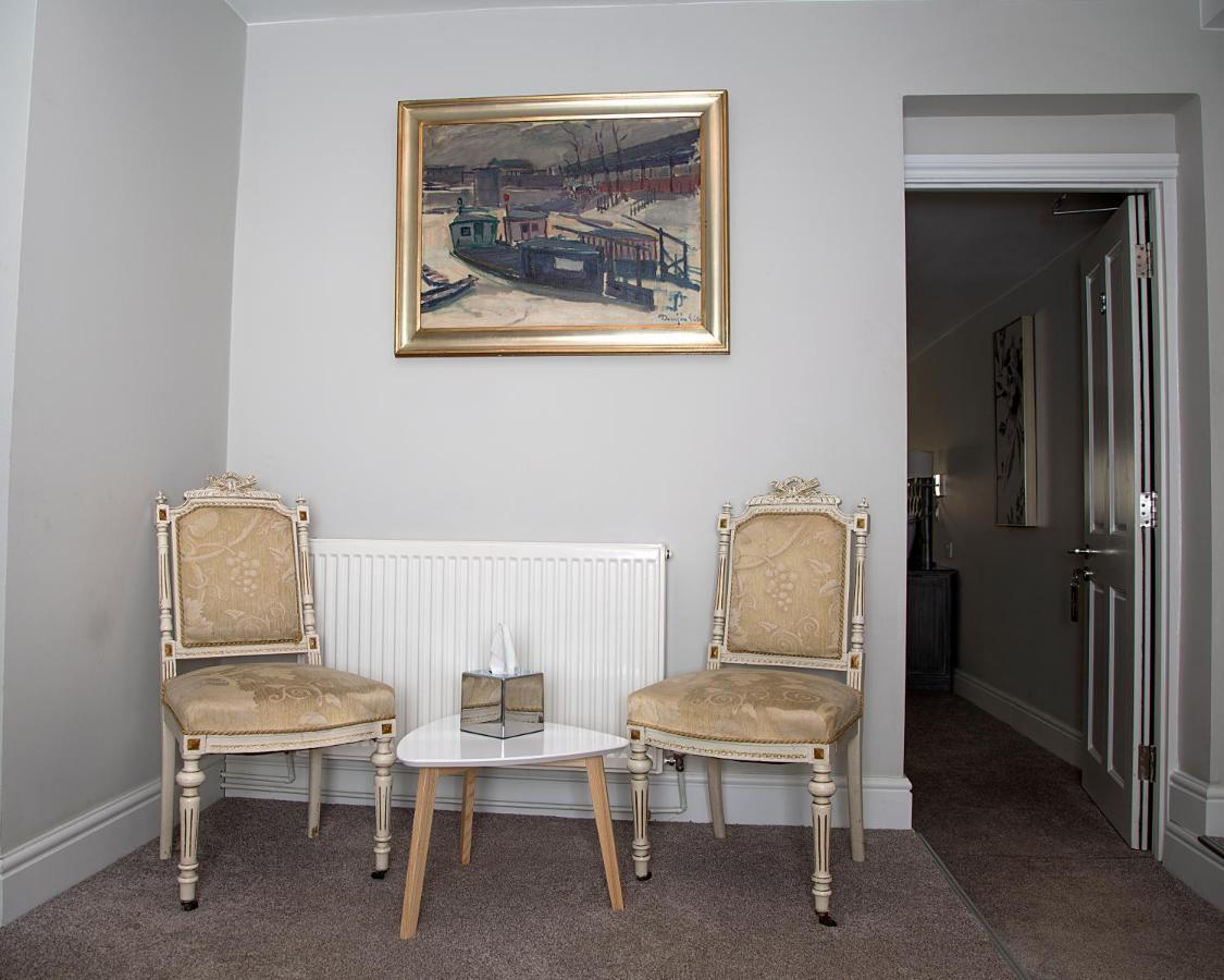 The Maple Manor Hotel Crawley  Bagian luar foto