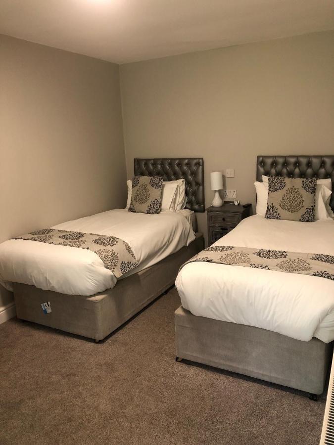 The Maple Manor Hotel Crawley  Bagian luar foto