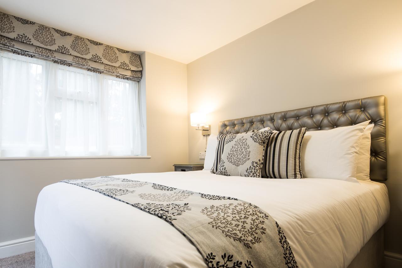 The Maple Manor Hotel Crawley  Bagian luar foto