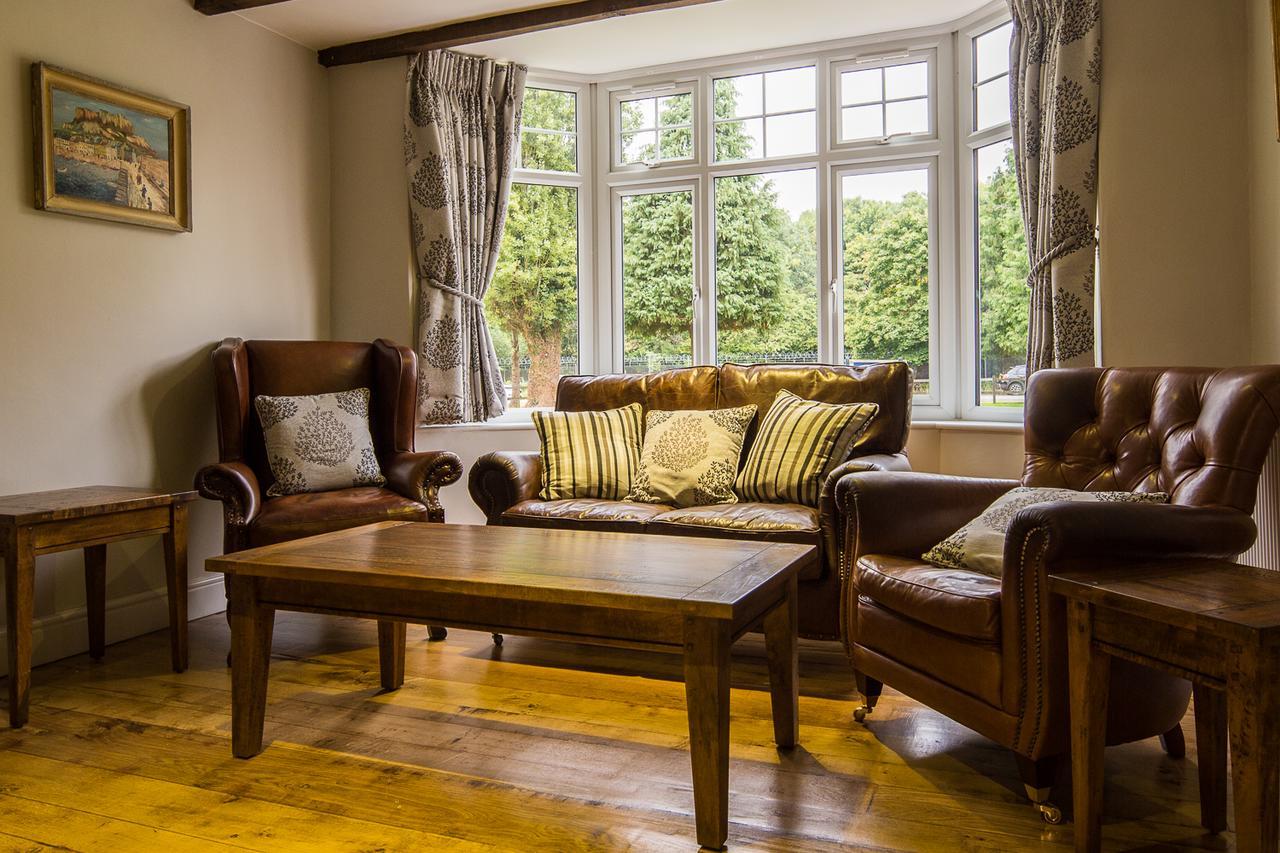 The Maple Manor Hotel Crawley  Bagian luar foto