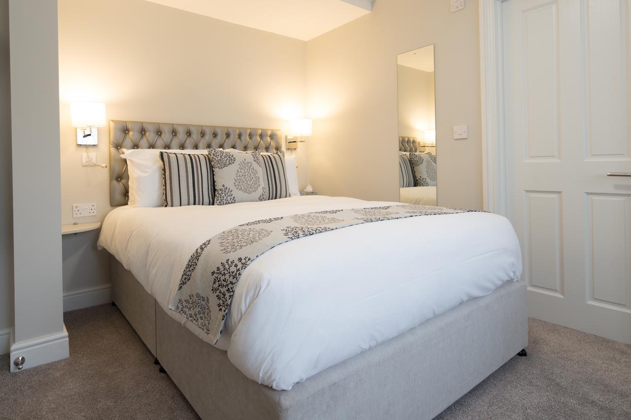 The Maple Manor Hotel Crawley  Bagian luar foto