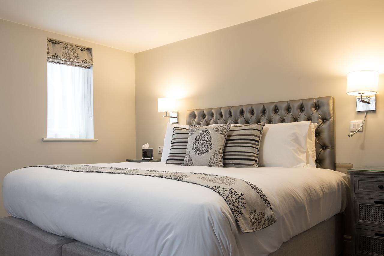 The Maple Manor Hotel Crawley  Bagian luar foto